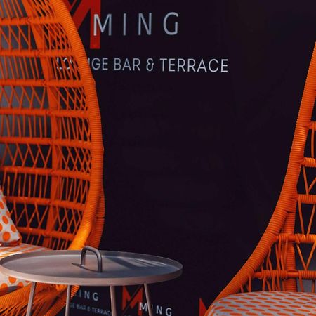 Wyndham Grand Tbilisi Hotel Екстериор снимка Ming Lounge Bar & Terrace
