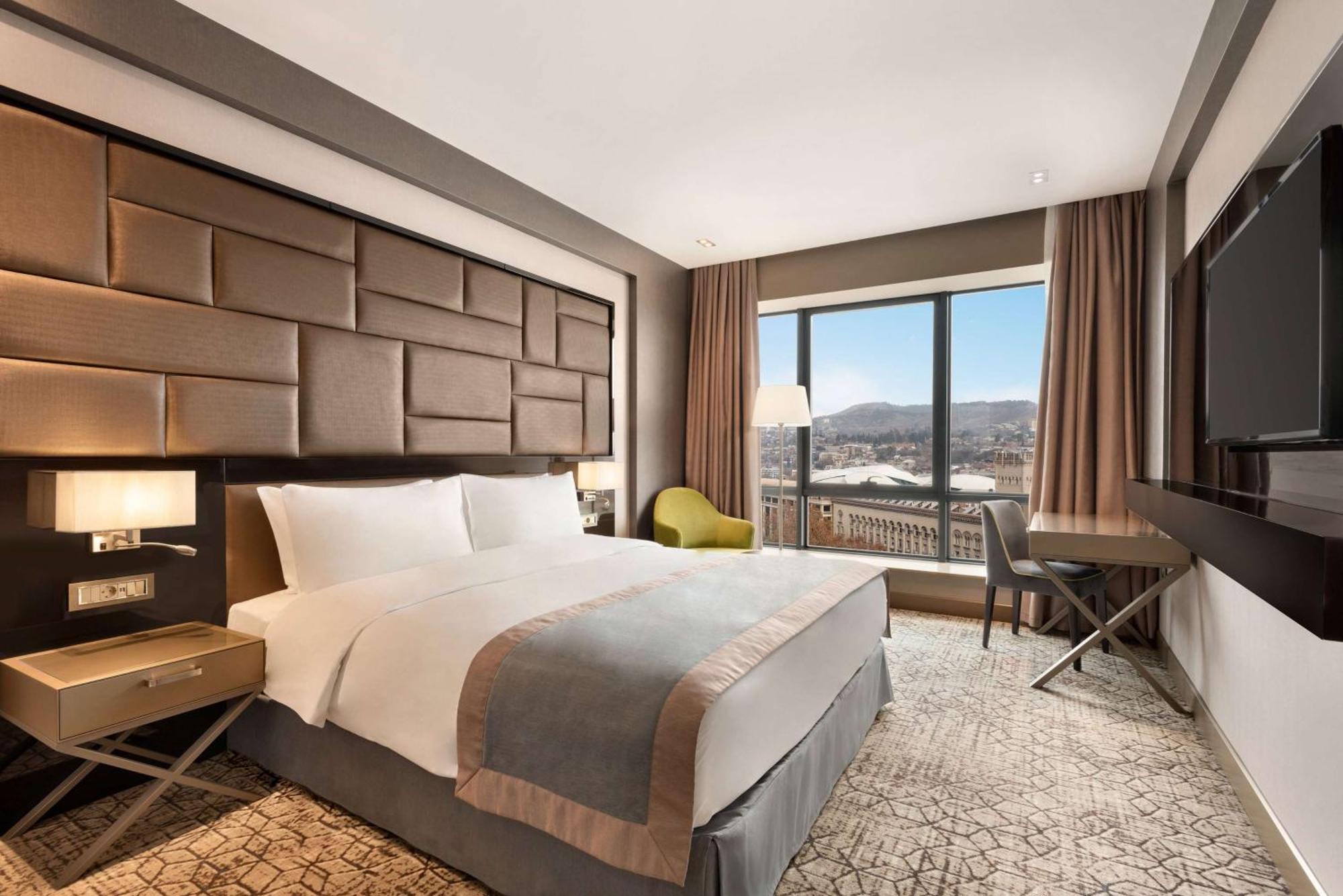 Wyndham Grand Tbilisi Hotel Екстериор снимка