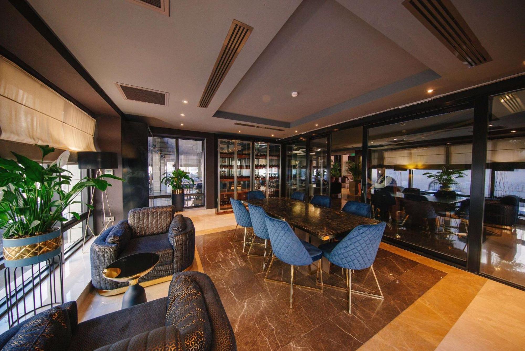 Wyndham Grand Tbilisi Hotel Екстериор снимка Library