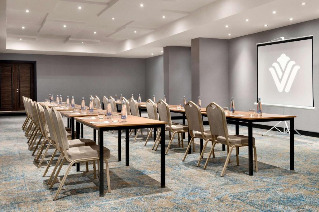 Wyndham Grand Tbilisi Hotel Екстериор снимка Meeting room